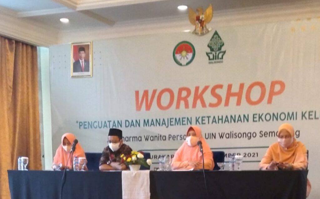 Dharma Wanita Persatuan UIN Walisongo Gelar Workshop Penguatan dan Manajemen Ketahanan Ekonomi Keluarga       