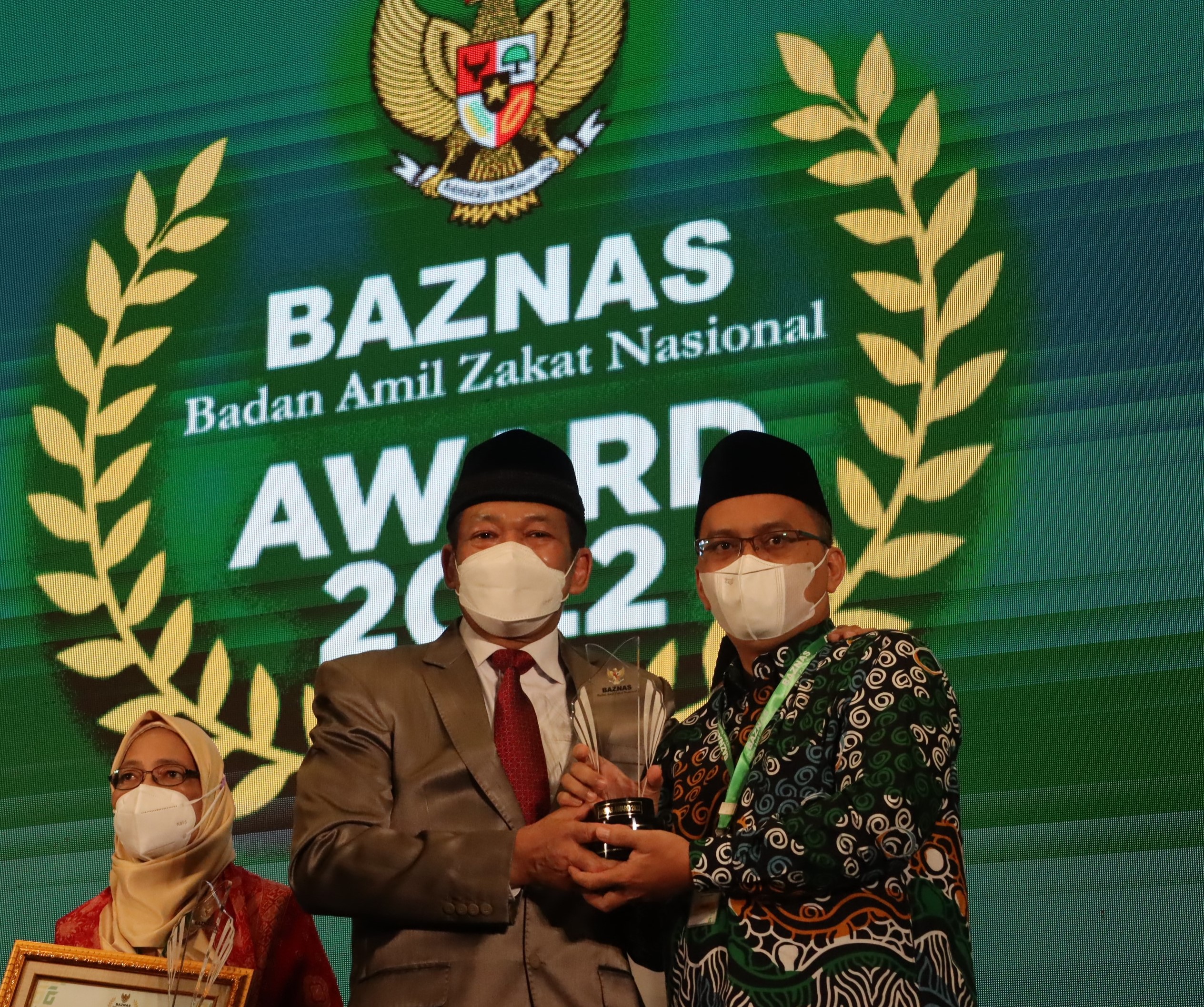 Konsisten Dukung Literasi Zakat, UIN Walisongo Terima Penghargaan Baznas Award 2022