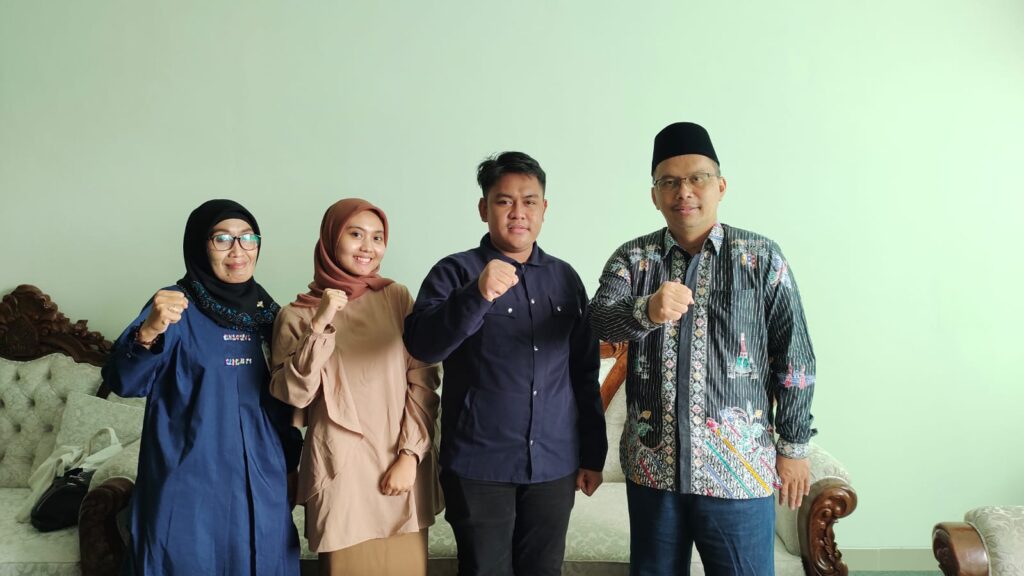 Usung Konsep Santri Akademi, Mahasiswa UIN Walisongo Ikuti Kompetisi di Turki Usung Konsep Santri Akademi, Mahasiswa UIN Walisongo Ikuti Kompetisi di Turki