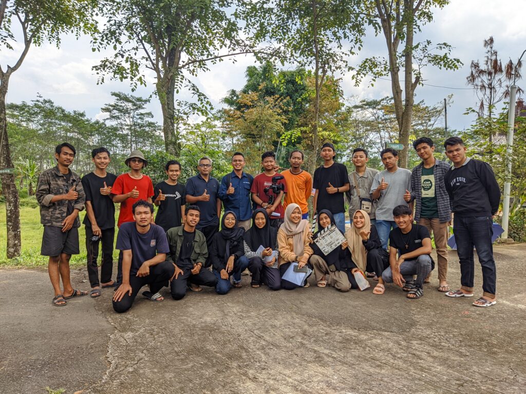 Terpilih Sebagai Finalis, Film Pendek Moderasi Beragama UIN Walisongo Bertajuk “ULEM” Siap Berlaga di Final PESONA 2022 Terpilih Sebagai Finalis, Film Pendek Moderasi Beragama UIN Walisongo Bertajuk “ULEM” Siap Berlaga di Final PESONA 2022