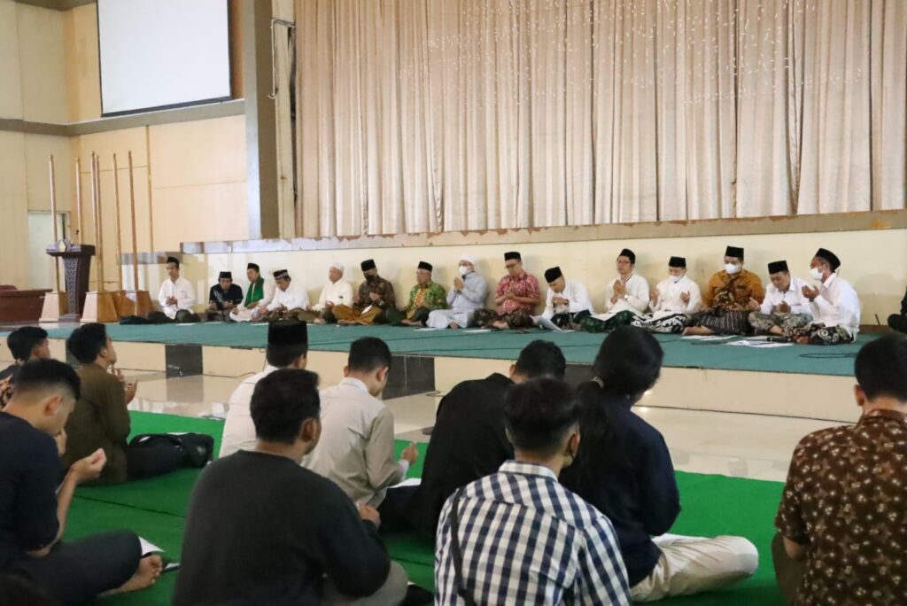 Jelang PESONA I dan PBAK 2022, UIN Walisongo Ajak Kontingen dan Panitia Ikuti Doa Bersama Jelang PESONA I dan PBAK 2022, UIN Walisongo Ajak Kontingen dan Panitia Ikuti Doa Bersama