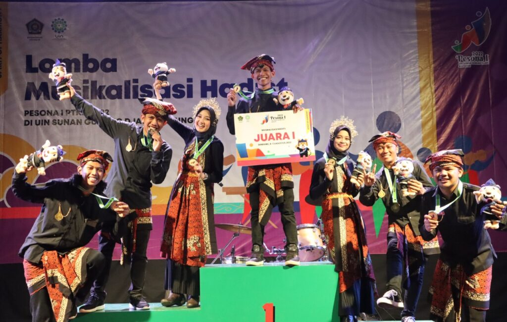 Bawakan Hadits Tentang Niat, Atlet Musikalisasi Hadits Berhasil Sabet Emas Bawakan Hadits Tentang Niat, Atlet Musikalisasi Hadits Berhasil Sabet Emas