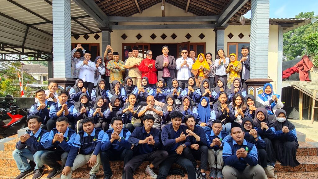 Kolaborasi KKN UIN Walisongo UHN IGBS Tegaskan Desa Urutsewu sebagai Kampung Pancasila Kolaborasi KKN UIN Walisongo UHN IGBS Tegaskan Desa Urutsewu sebagai Kampung Pancasila