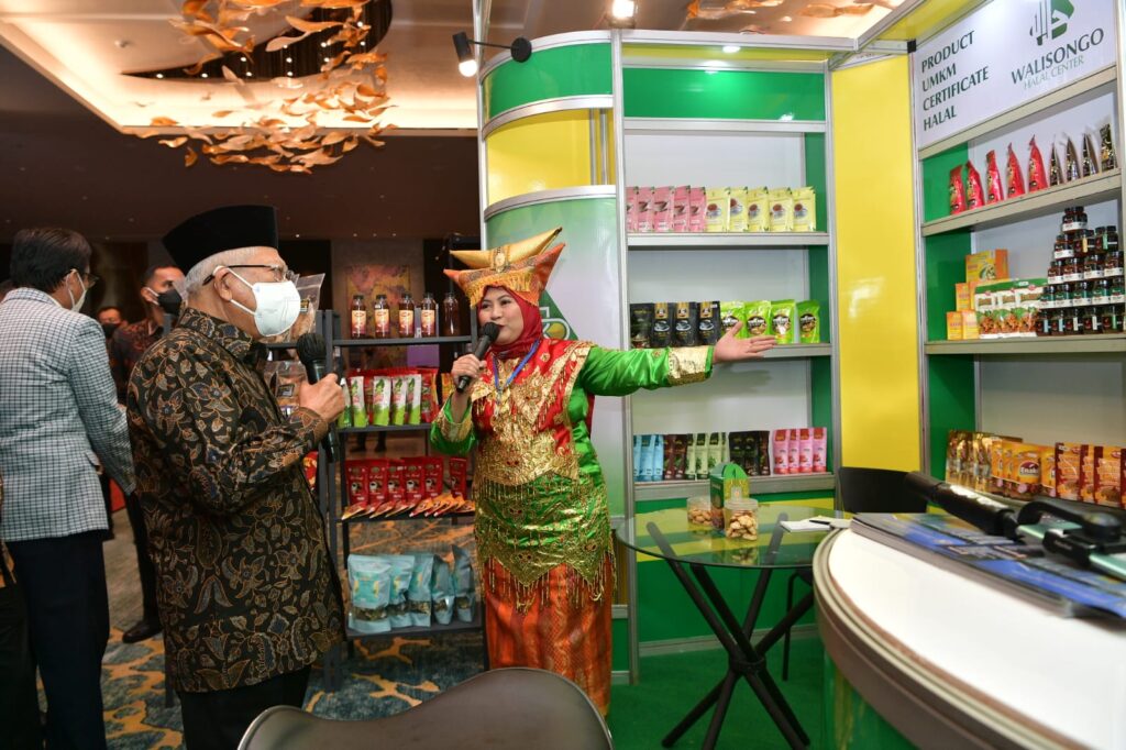 Wapres Ma’ruf Amin Kunjungi Stand Halal UIN Walisongo di H20 Indonesia