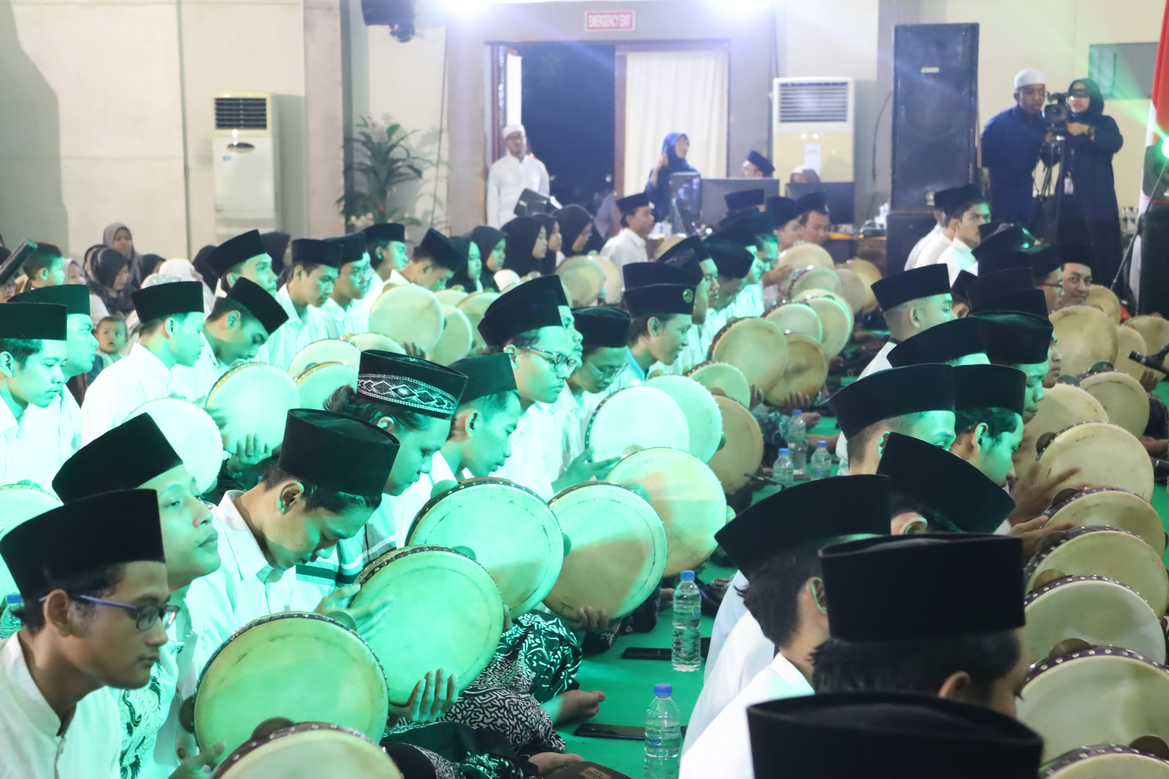 120 ‘Pilot’ Rebana Kolosal Meriahkan UIN Walisongo Bersholawat