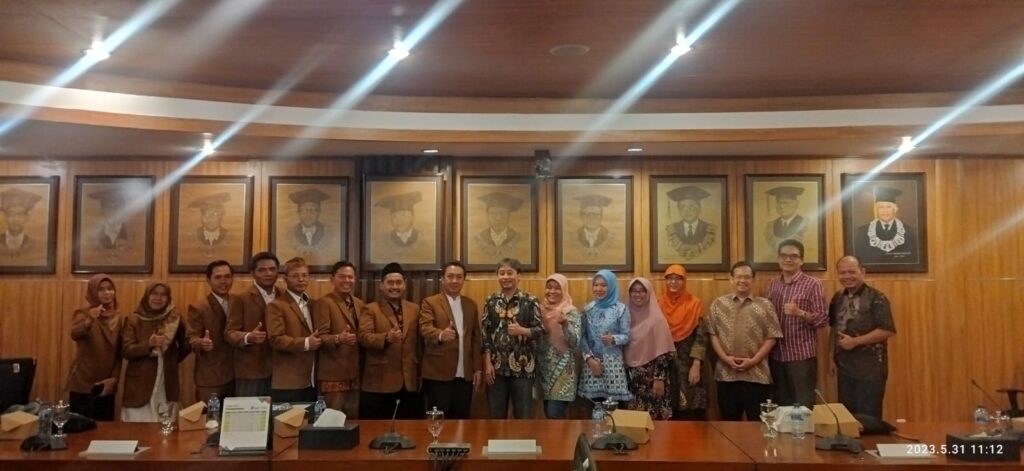 Benchmarking Penguatan Kelembagaan : FEBI UIN Walisongo kunjungi FEB UI & FEB UNPAD Bandung Benchmarking Penguatan Kelembagaan : FEBI UIN Walisongo kunjungi FEB UI & FEB UNPAD Bandung