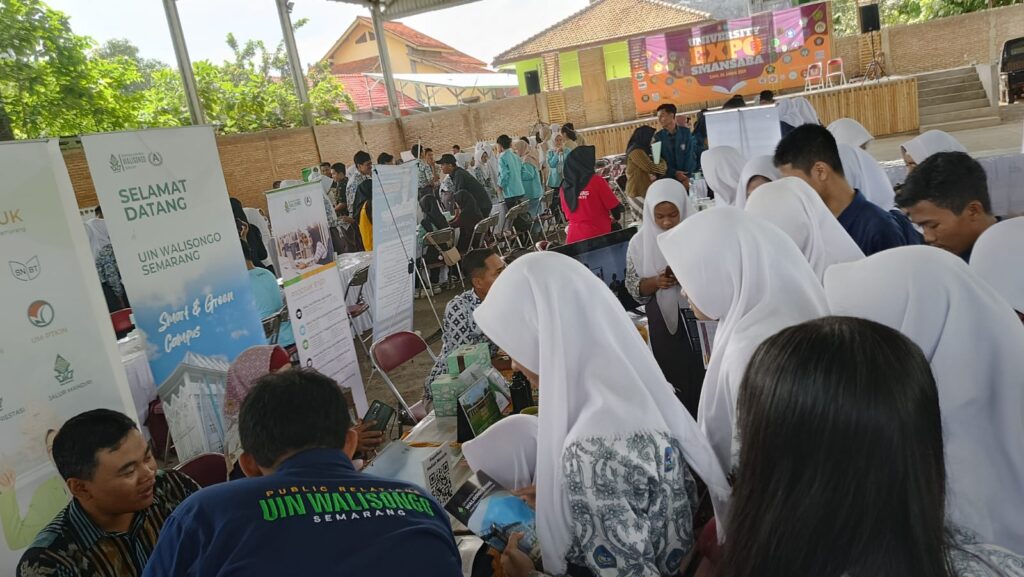 Sapa Calon Mahasiswa, UIN Walisongo Meriahkan University Expo SMANSABA Sapa Calon Mahasiswa, UIN Walisongo Meriahkan University Expo SMANSABA