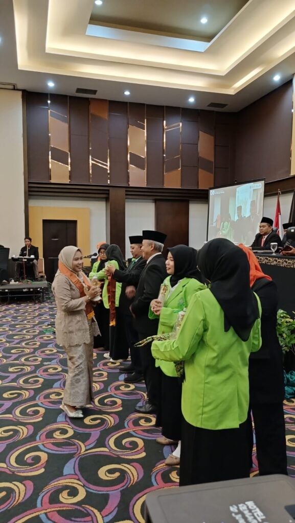 Aldhania Mahasiswi dari Bima jadi Wisudawan Terbaik FDK UIN Walisongo Semarang Aldhania Mahasiswi dari Bima jadi Wisudawan Terbaik FDK UIN Walisongo Semarang