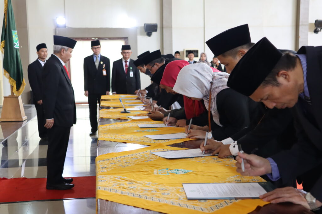 104 PEJABAT STRUKTURAL UIN WALISONGO DILANTIK, REKTOR TEKANKAN KETERBUKAAN DAN KERJA SAMA 104 PEJABAT STRUKTURAL UIN WALISONGO DILANTIK, REKTOR TEKANKAN KETERBUKAAN DAN KERJA SAMA