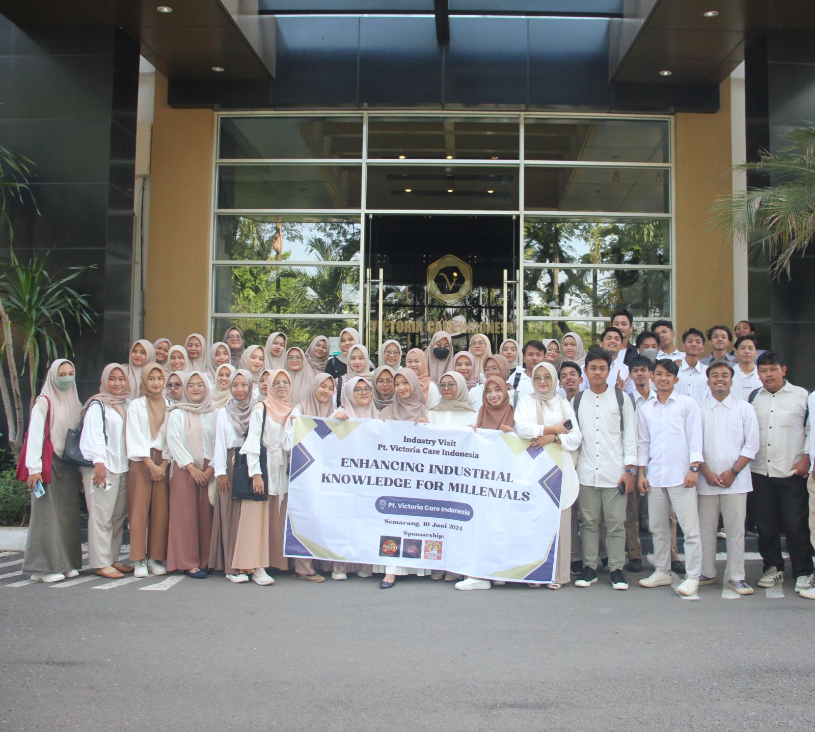 Perdalam Mata Kuliah Technopreneurship, Tim EO UIN Walisongo Gelar Industry Visit PT Victoria Care Indonesia.