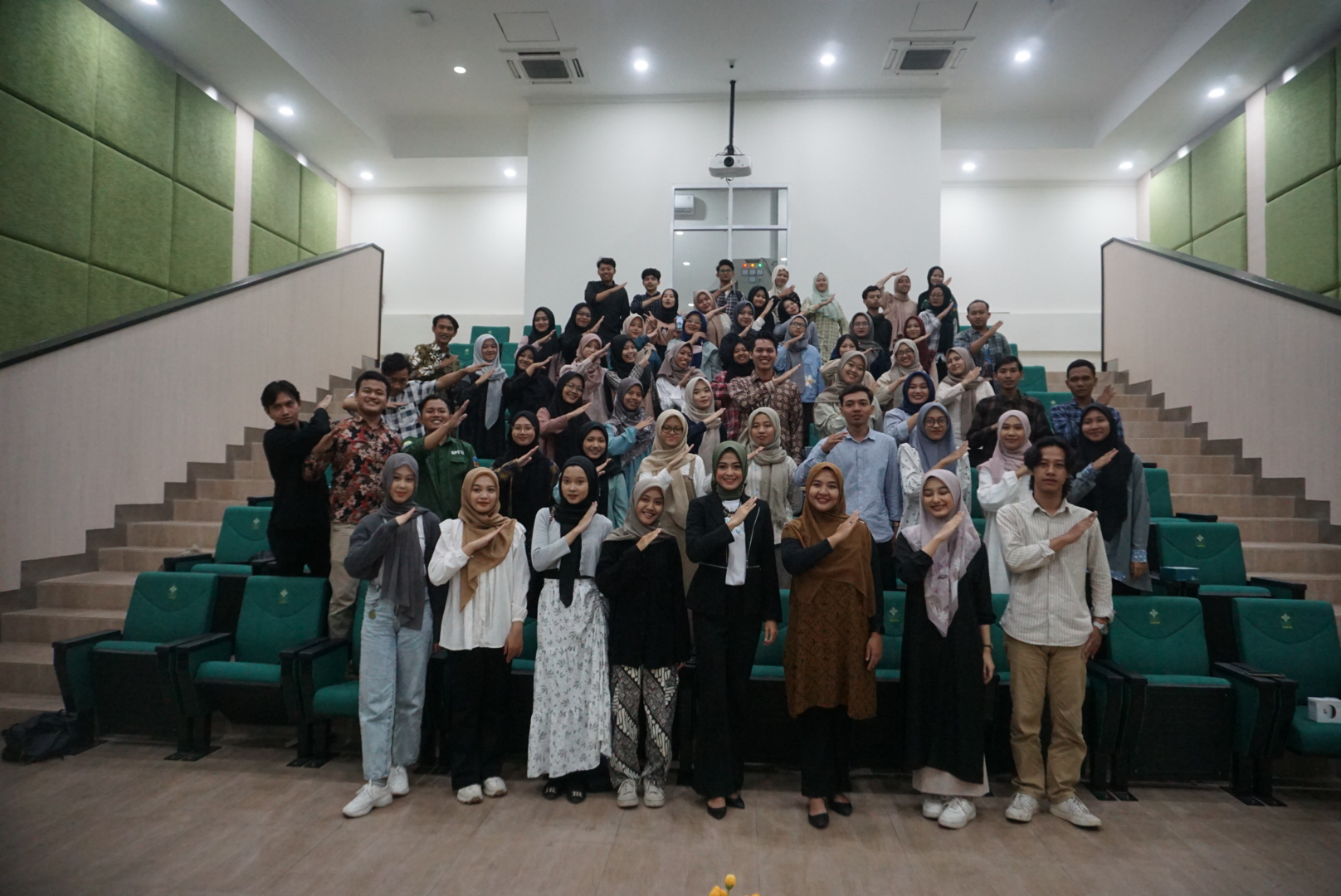 Gelar Guest Lecture, Komunikasi dan Penyiaran Islam FDK Hadirkan Influencer BUMN InJourney