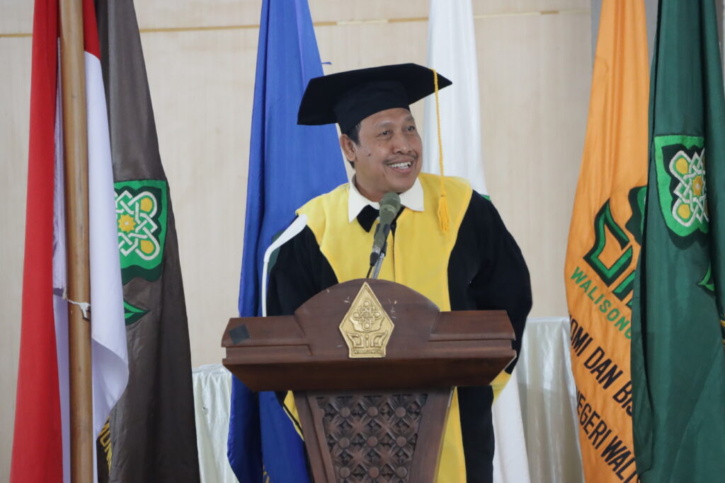 Pengukuhan Prof. Dr. Rokhmadi, M.Ag.: Anak Buruh Tani Menjadi Guru Besar Ilmu Fikih Pengukuhan Prof. Dr. Rokhmadi, M.Ag.: Anak Buruh Tani Menjadi Guru Besar Ilmu Fikih