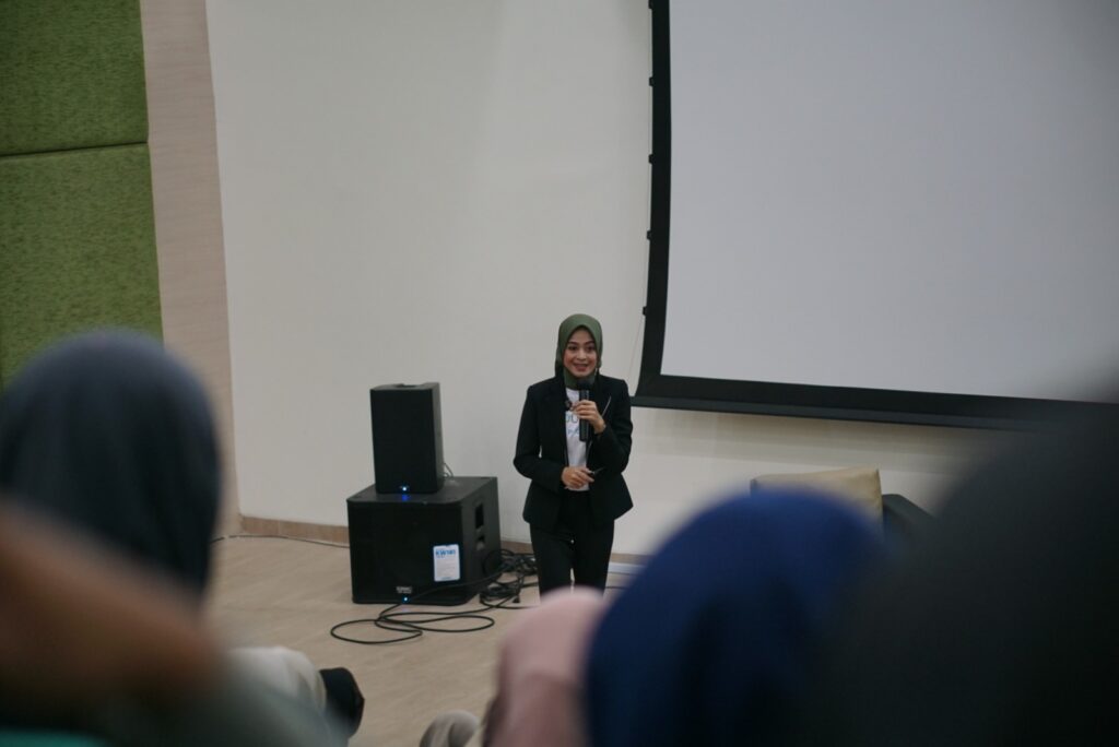 Public Speaking Anugerah dari Lahir atau Melatih Diri? Public Speaking Anugerah dari Lahir atau Melatih Diri?