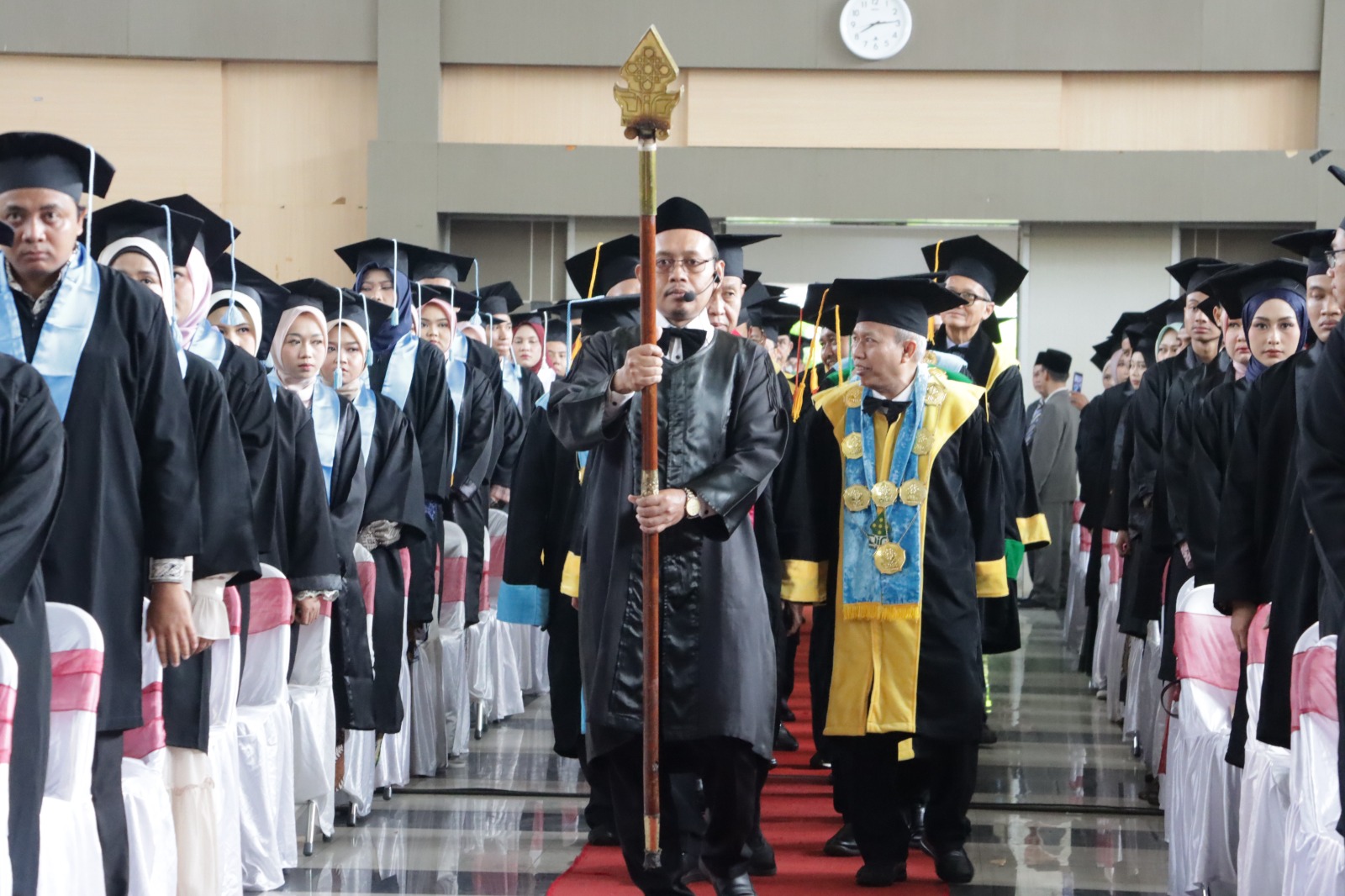 Wisuda Uin Walisongo Semarang: Kebanggaan, Prestasi, Dan Harapan Di Tengah Suasana Haru