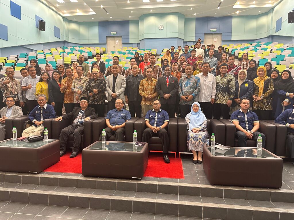 Dosen FISIP UIN Walisongo Berpartisipasi dalam Program Persidangan Antar Bangsa Malaysia-Indonesia: Menguatkan Kolaborasi dan Demokrasi di Kawasan ASEAN Dosen FISIP UIN Walisongo Berpartisipasi dalam Program Persidangan Antar Bangsa Malaysia-Indonesia: Menguatkan Kolaborasi dan Demokrasi di Kawasan ASEAN
