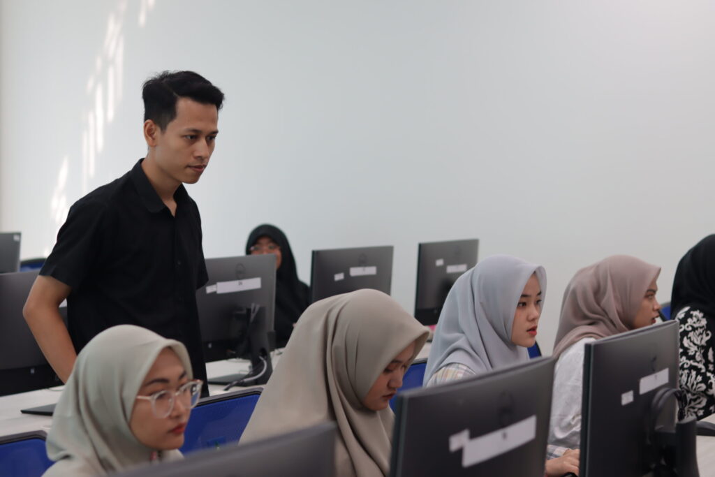 227 Calon Mahasiswa Pascasarjana Ikuti Ujian, Direktur Pasca: Bukti Kepercayaan Masyarakat kepada Kami
