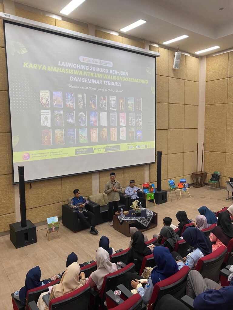 Luncurkan 30 Buku Karya Mahasiswa FITK, Prof. Fatah: Aktifkan Jejak Literasi