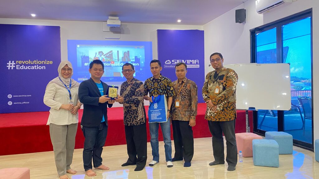 Mahasiswa TI UIN Walisongo Laksanakan KKL ke Surabaya dan Malang