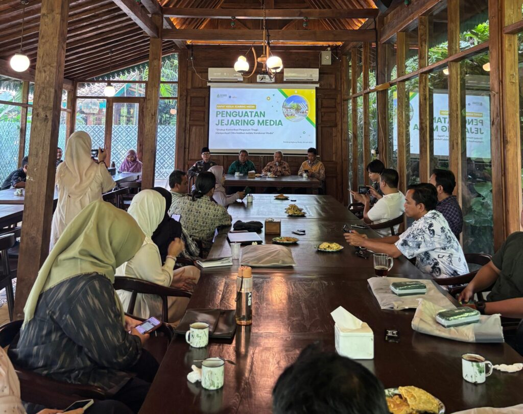 Diskusi Santai Rektor UIN Walisongo dan Wartawan, Bahas Citra Kampus hingga Beasiswa Diskusi Santai Rektor UIN Walisongo dan Wartawan, Bahas Citra Kampus hingga Beasiswa