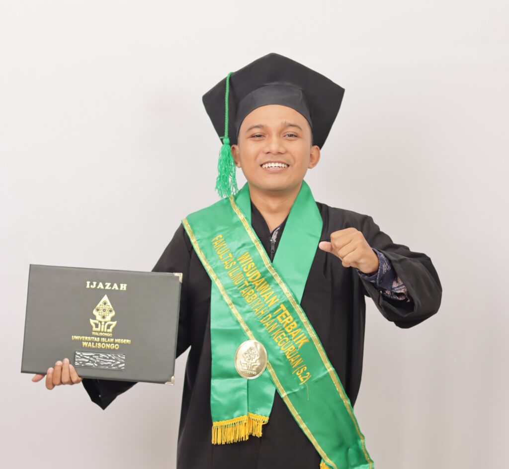 Iqbal Ahsanul Aula, Wisudawan Terbaik dan Termuda S-2 PBA UIN Walisongo, Ukir Prestasi Hingga Thailand