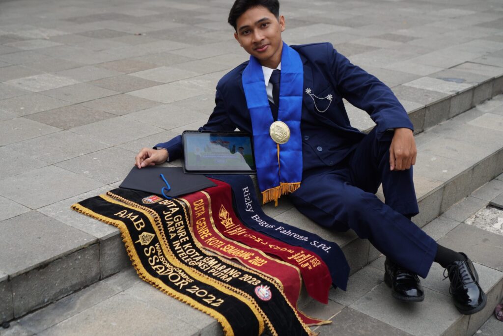 Rizky Bagus Fahreza, Wisudawan Inspiratif UIN Walisongo: Dari Anak Buruh Pabrik Jadi Mahasiswa Terbaik