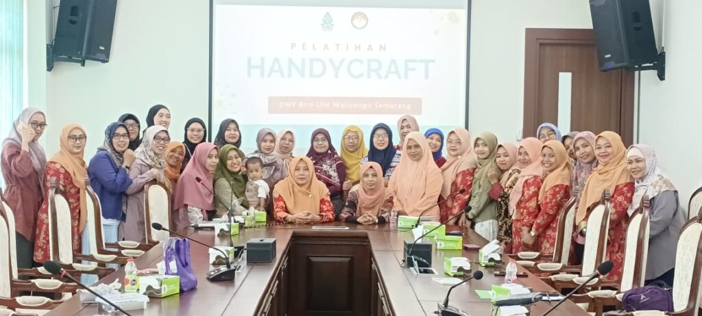 Pertemuan Rutin Dharma Wanita Persatuan Unit Biro UIN Walisongo : Wadah Silaturahmi, Pembelajaran, dan Kreativitas