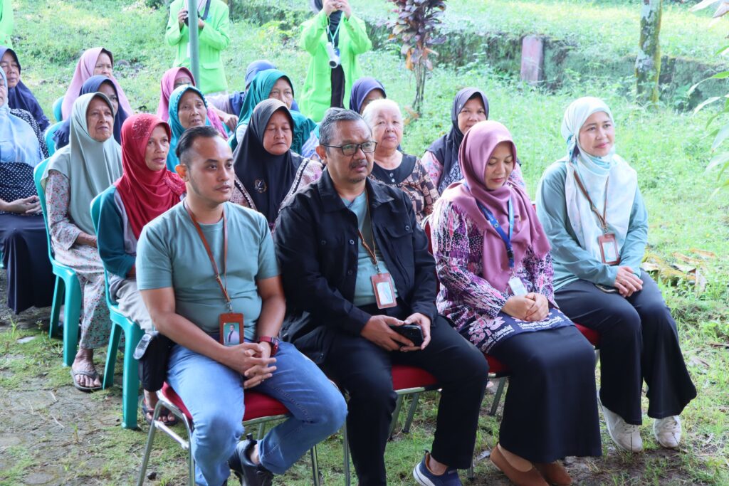 Cek Gula Darah, Kolesterol, hingga Dapat Obat Gratis: FK UIN Walisongo Layani Ratusan Warga di Kendal