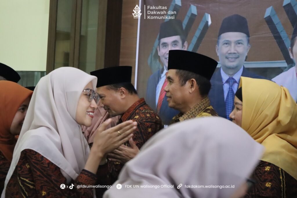 Halalbihalal FDK UIN Walisongo: Perkuat Silaturahmi, Bangun Kebersamaan, dan Raih Ketakwaan Halalbihalal FDK UIN Walisongo: Perkuat Silaturahmi, Bangun Kebersamaan, dan Raih Ketakwaan