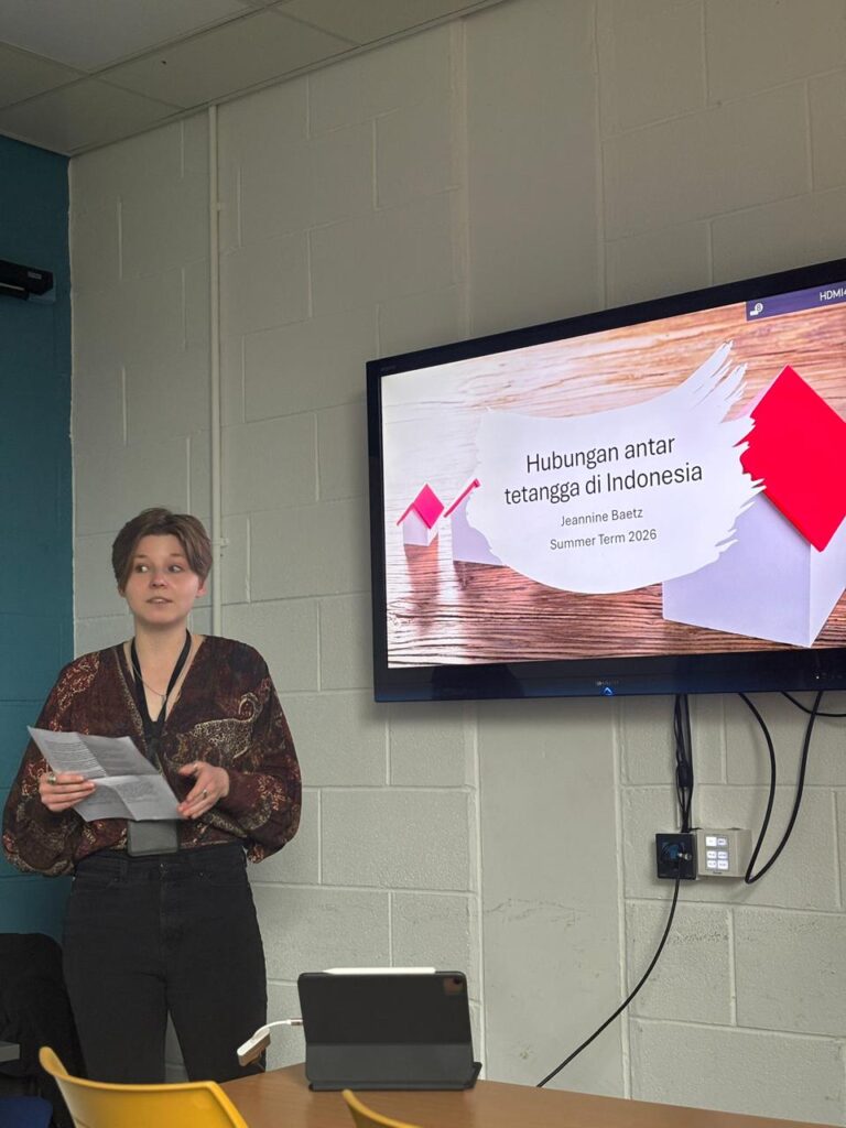 Mendunia! Empat Mahasiswi PGMI UIN Walisongo Jadi Partner Bahasa di University of Galway Irlandia Mendunia! Empat Mahasiswi PGMI UIN Walisongo Jadi Partner Bahasa di University of Galway Irlandia