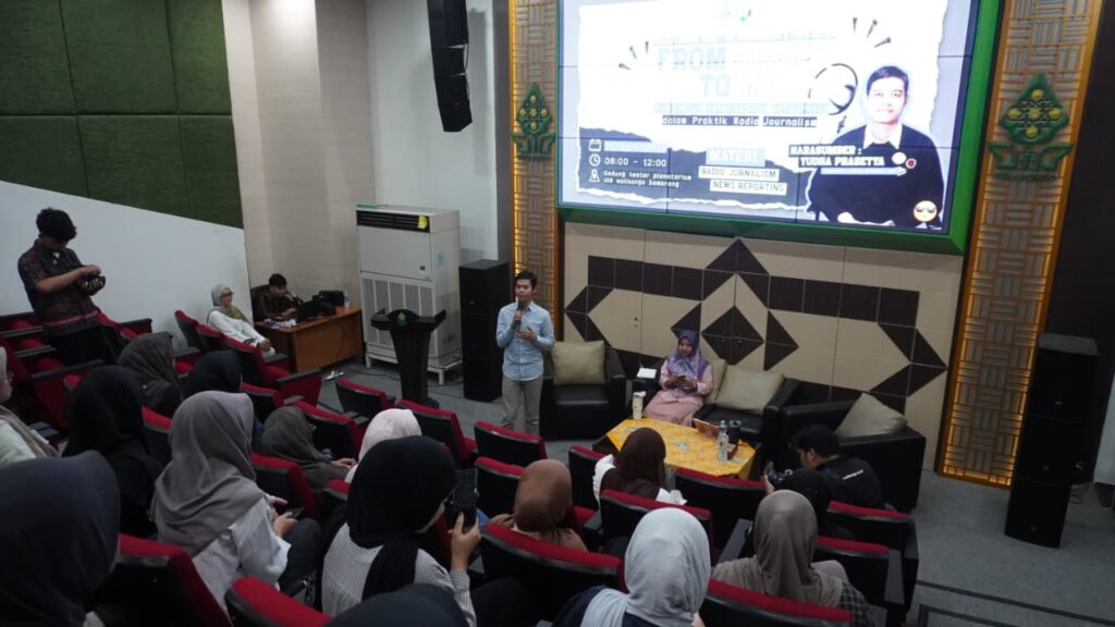 Kuliah Dosen Tamu KPI Hadirkan Praktisi Rasika FM, Perkuat Skill Announcing Mahasiswa Kuliah Dosen Tamu KPI Hadirkan Praktisi Rasika FM, Perkuat Skill Announcing Mahasiswa