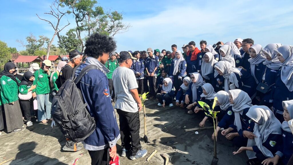Hijaukan Pantai, Amankan Masa Depan: Kolaborasi HMJ Teknik Lingkungan dan HMJ Kimia tanam 1300 Bibit Mangrove di Pesisir Pantai Utara Jawa Hijaukan Pantai, Amankan Masa Depan: Kolaborasi HMJ Teknik Lingkungan dan HMJ Kimia tanam 1300 Bibit Mangrove di Pesisir Pantai Utara Jawa