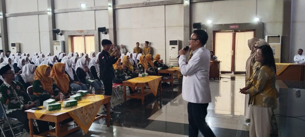 400 Siswa MAN Demak “Serbu” Fakultas Kedokteran UIN Walisongo 400 Siswa MAN Demak “Serbu” Fakultas Kedokteran UIN Walisongo