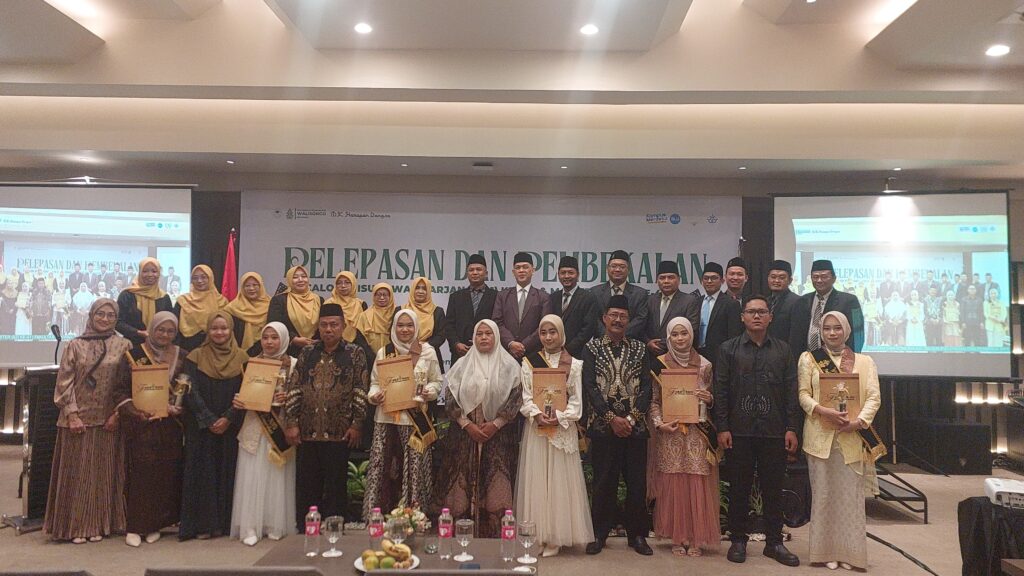 Lepas 70 Calon Wisudawan, Dekan FDK UIN Walisongo Tekankan Pentingnya Soft Skill, Kontribusi Nyata, dan Akhlakul Karimah Lepas 70 Calon Wisudawan, Dekan FDK UIN Walisongo Tekankan Pentingnya Soft Skill, Kontribusi Nyata, dan Akhlakul Karimah
