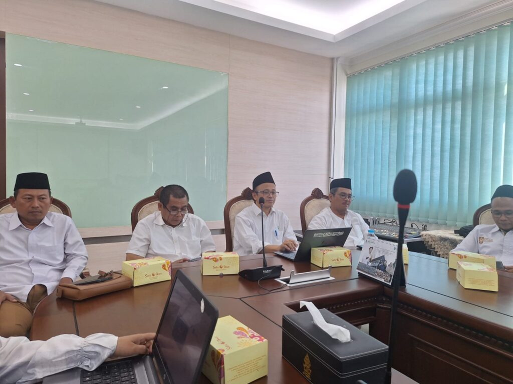 Perkuat Sinergi Ekosistem Halal, Rektor Beri Pengarahan Pengurus Baru WHC dan LPH Perkuat Sinergi Ekosistem Halal, Rektor Beri Pengarahan Pengurus Baru WHC dan LPH