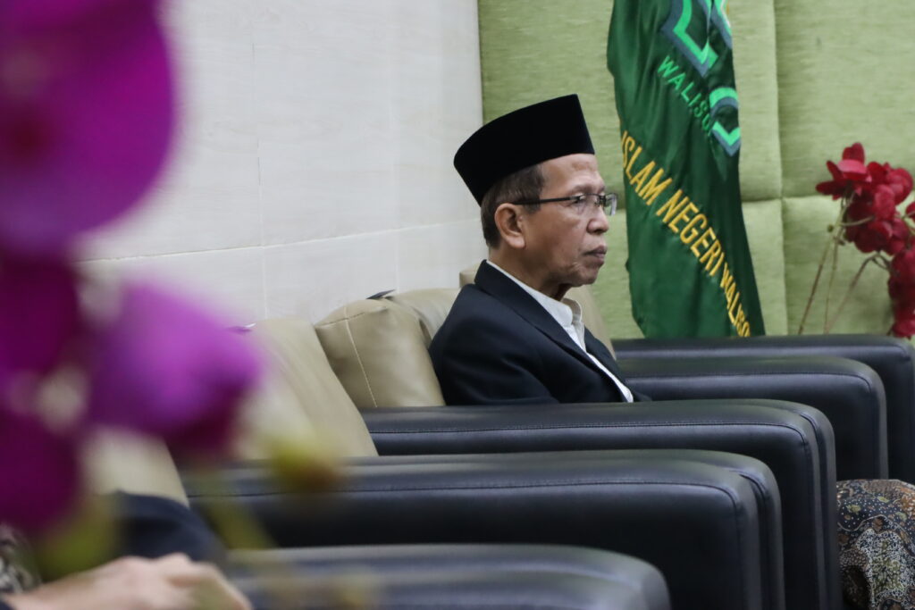 Jejak Pengabdian 70 Tahun Prof. Erfan Soebahar Diabadikan dalam Buku Biografi, UIN Walisongo Gelar Seminar dan Launching