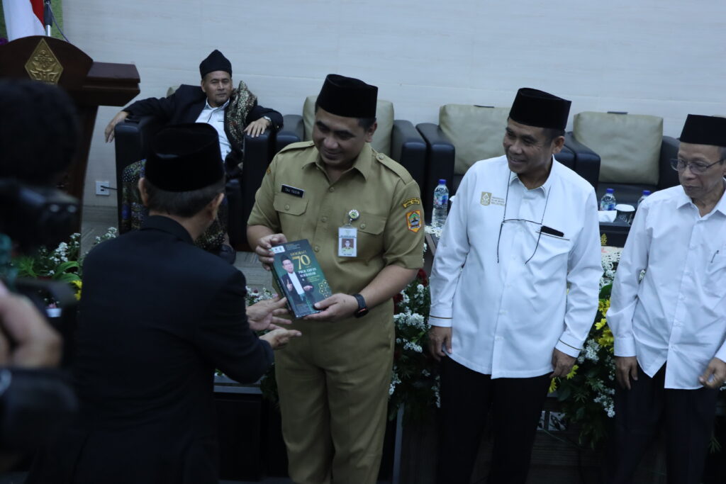 Bedah Biografi Pakar Ilmu Hadis UIN Walisongo, Taj Yasin Maimoen: Buku Ini Adalah Mozaik Keteladanan dan Perjuangan
