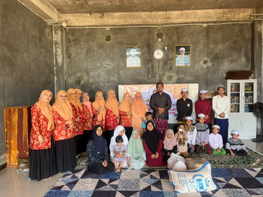 DWP UIN Walisongo Selenggarakan Gebyar Muharram melalui Santunan Anak Yatim di Tiga Panti Asuhan DWP UIN Walisongo Selenggarakan Gebyar Muharram melalui Santunan Anak Yatim di Tiga Panti Asuhan