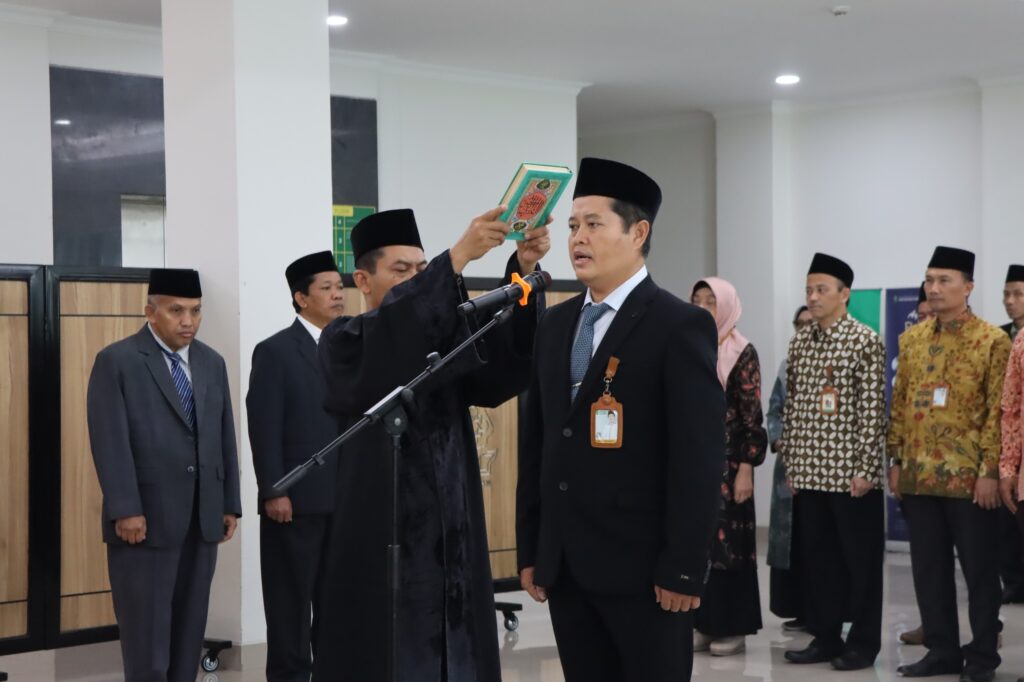 Lantik Kabag TU FISIP, Rektor UIN Walisongo Tegaskan Pentingnya Akselerasi dan Budaya Inovasi Lantik Kabag TU FISIP, Rektor UIN Walisongo Tegaskan Pentingnya Akselerasi dan Budaya Inovasi