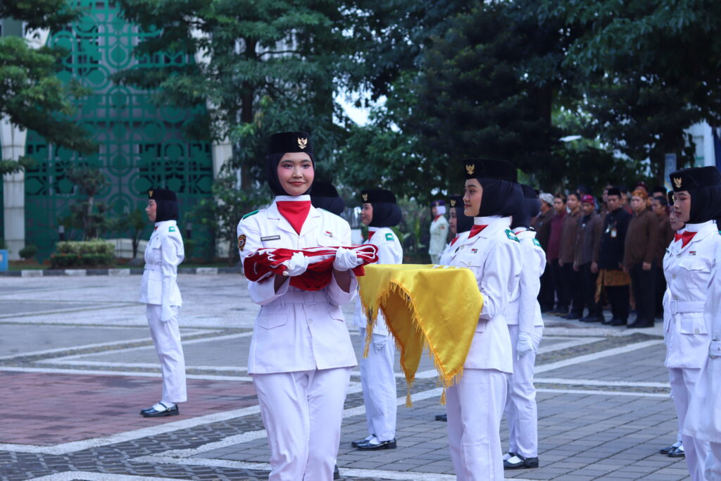 UIN Walisongo Gelar Upacara HUT ke-81 Kemerdekaan, Dilanjutkan Tasyakuran dan Doa Kebangsaan UIN Walisongo Gelar Upacara HUT ke-81 Kemerdekaan, Dilanjutkan Tasyakuran dan Doa Kebangsaan
