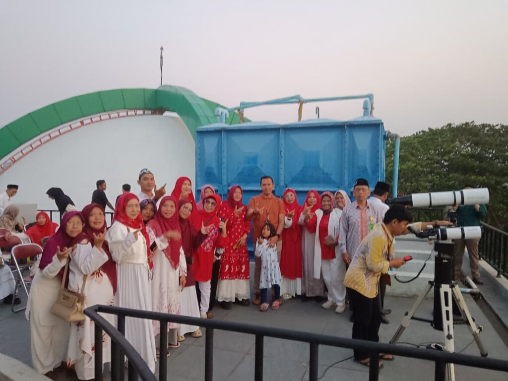 Hilal Rabiul Awal Berhasil Teramati, Planetarium UIN Walisongo Buka Edukasi Rukyah untuk Masyarakat Hilal Rabiul Awal Berhasil Teramati, Planetarium UIN Walisongo Buka Edukasi Rukyah untuk Masyarakat