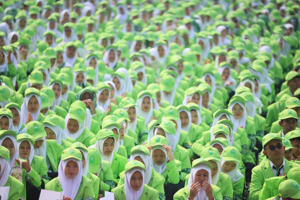 Di Hadapan 4.623 Mahasiswa Baru, Wagub Gus Yasin Buka-Bukaan Soal Komitmen Kesejahteraan Guru di Jateng Di Hadapan 4.623 Mahasiswa Baru, Wagub Gus Yasin Buka-Bukaan Soal Komitmen Kesejahteraan Guru di Jateng