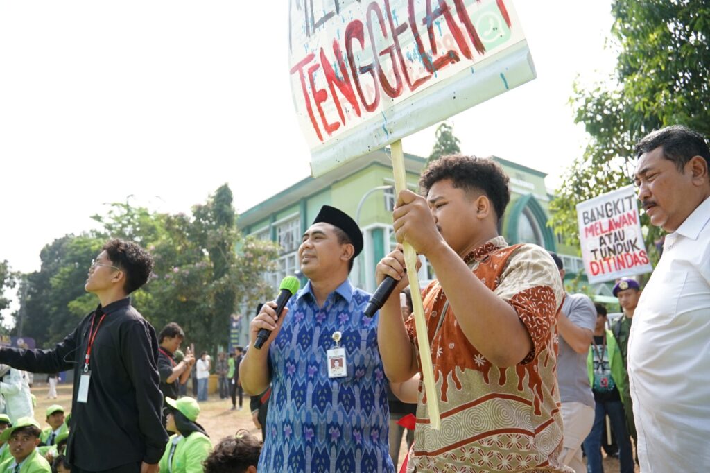Wagub Jateng Taj Yasin Maimoen Buka-Bukaan Rencana Pembangunan Tanggul Laut Jateng di Depan 4.623 Mahasiswa Baru UIN Walisongo Wagub Jateng Taj Yasin Maimoen Buka-Bukaan Rencana Pembangunan Tanggul Laut Jateng di Depan 4.623 Mahasiswa Baru UIN Walisongo