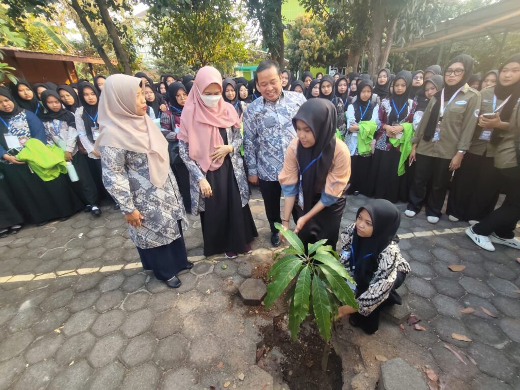 PBAK 2026 FPK UIN Walisongo: Menanam Pohon, Menanam Masa Depan PBAK 2026 FPK UIN Walisongo: Menanam Pohon, Menanam Masa Depan