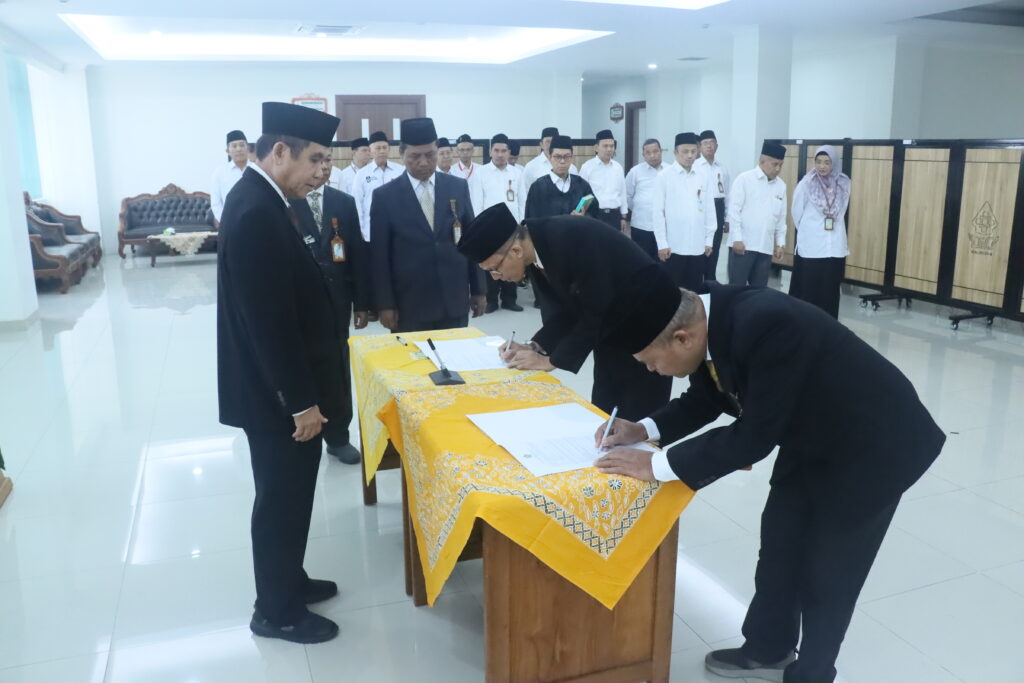 Dua Pejabat Baru UIN Walisongo Dilantik, Rektor: Jadilah Bagian dari Solusi