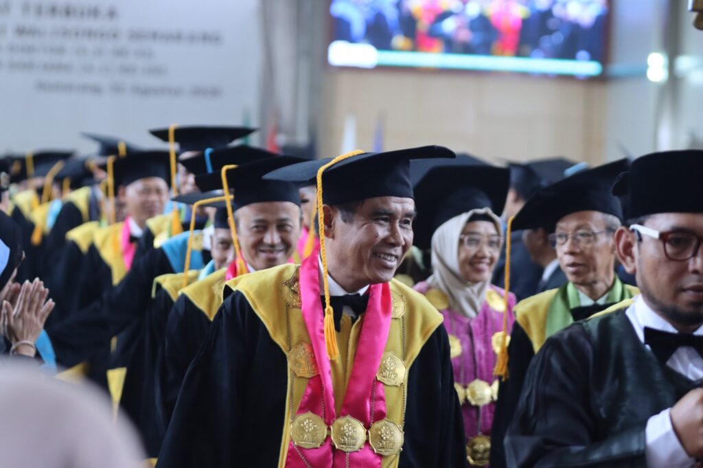 Luluskan 2.016 Wisudawan Periode Agustus 2026, UIN Walisongo Diwarnai Kisah Haru Pengorbanan Orang Tua dan Ketangguhan Alumni Luluskan 2.016 Wisudawan Periode Agustus 2026, UIN Walisongo Diwarnai Kisah Haru Pengorbanan Orang Tua dan Ketangguhan Alumni