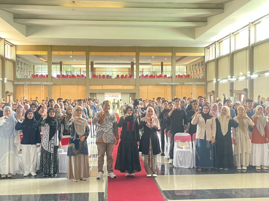 Wisuda Bukan Garis Akhir: UIN Walisongo Bekali Calon Wisudawan Hadapi Dunia Kerja Wisuda Bukan Garis Akhir: UIN Walisongo Bekali Calon Wisudawan Hadapi Dunia Kerja