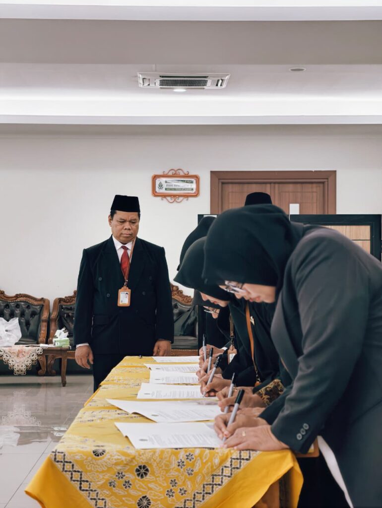 Kepala Biro SDM Kemenag Lantik Pejabat Fungsional dan Dosen Asisten Ahli di UIN Walisongo Kepala Biro SDM Kemenag Lantik Pejabat Fungsional dan Dosen Asisten Ahli di UIN Walisongo