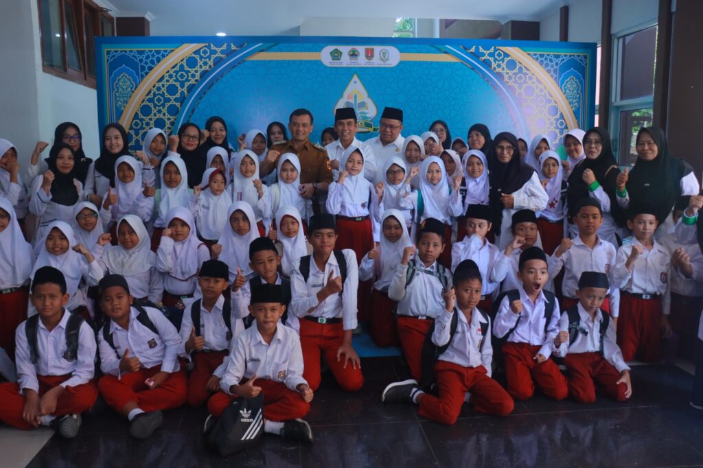 Gubernur Ahmad Luthfi Tinjau Cabang Fahmil Qur’an MTQ Nasional XXXI di UIN Walisongo, Sebut MTQ Jadi Cooling System Kebangsaan Gubernur Ahmad Luthfi Tinjau Cabang Fahmil Qur’an MTQ Nasional XXXI di UIN Walisongo, Sebut MTQ Jadi Cooling System Kebangsaan