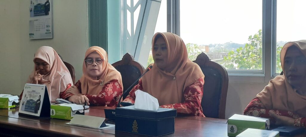 DWP Biro UIN Walisongo Semarang Dorong Pengelolaan Keuangan Keluarga Berbasis Syariah DWP Biro UIN Walisongo Semarang Dorong Pengelolaan Keuangan Keluarga Berbasis Syariah