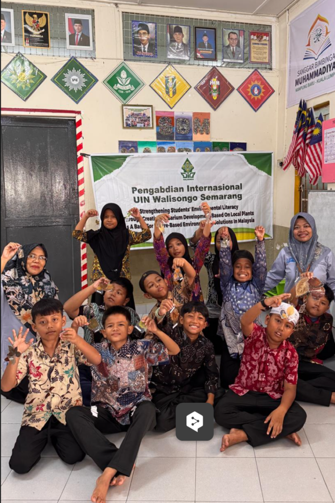 Tim UIN Walisongo Semarang Tanamkan Cinta Biodiversitas Indonesia Sejak Dini di Malaysia Tim UIN Walisongo Semarang Tanamkan Cinta Biodiversitas Indonesia Sejak Dini di Malaysia